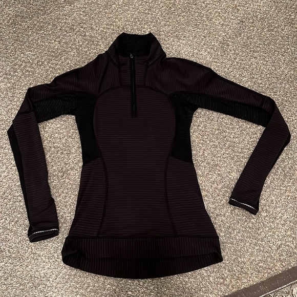Lululemon long sleeve top. 2 - Picture 2 of 11